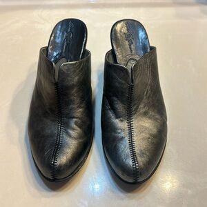 Born Charcoal Metallic Grey/Black Mules - size 8